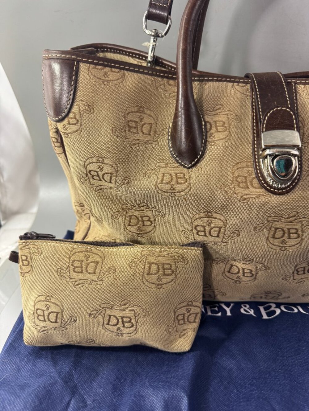 Vintage Dooney & Bourke Classic Signature Monogram Tote with Matching Pouch - Picture 2 of 15